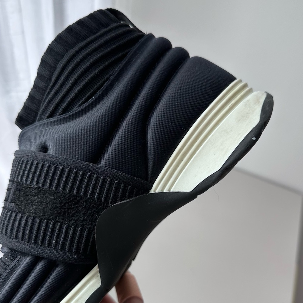 Chanel CC Logo Sock Sneakers - Picture 5 of 12